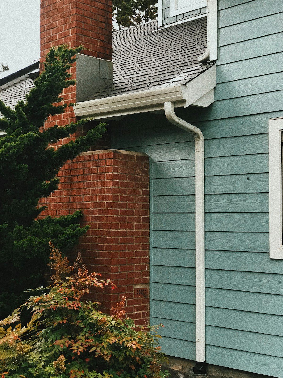 Well-maintained Nashville home with clean, free-flowing gutters