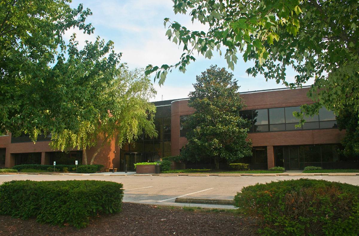 Brentwood, Tennessee Town Hall surrounded by trees